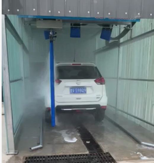 全自動無接觸洗車機工作中